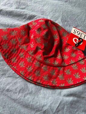 NWT Red Wed Leaf Bucket Hat